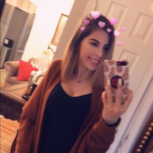 Meet your Posher, Holley